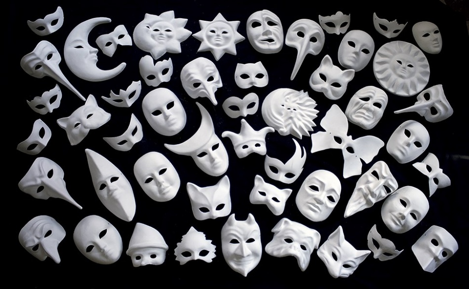 Learn how to make Venetian masks in ht best Venice workshop